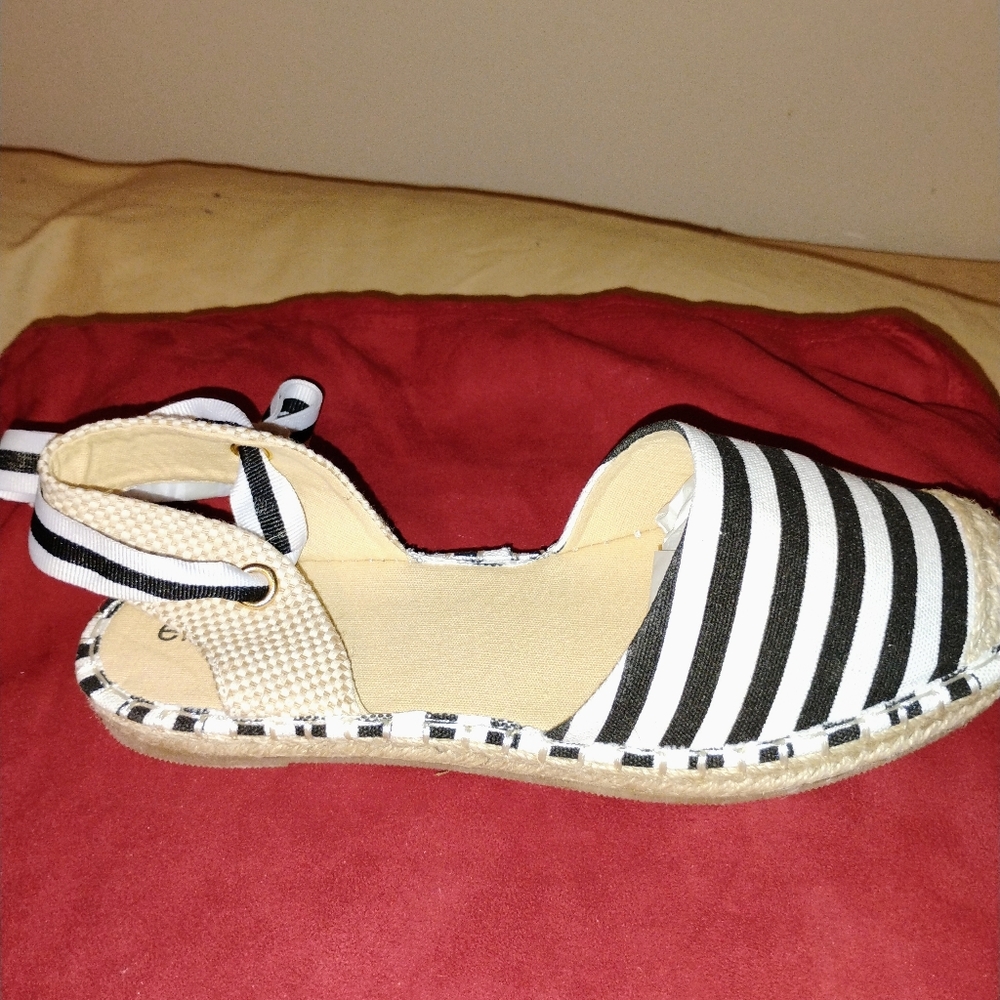 NIB Lace-Up Flat Espadrilles - Picture 6 of 11
